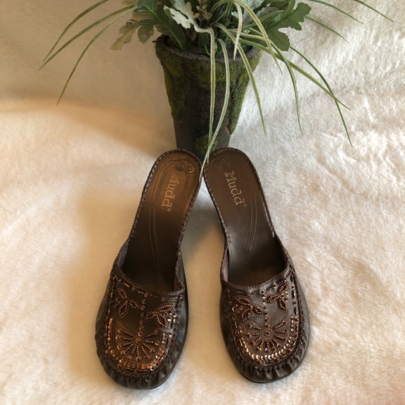 Mudd Shoes - EUC Mudd Wedge Mules Brown Bronze Sequin Beads 7.5